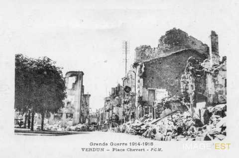 Place Chevert en ruines (Verdun)